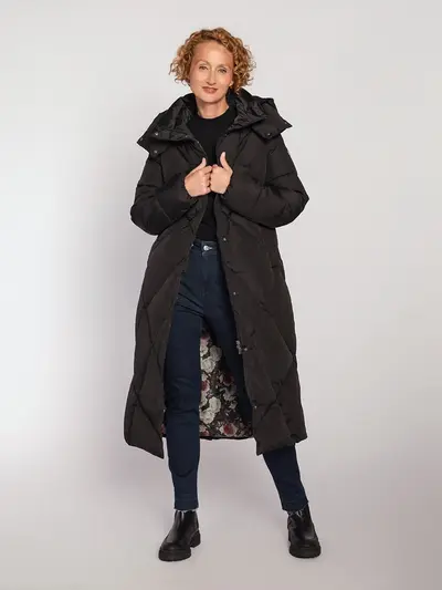 Пальто стеганое на натуральном пуху с капюшоном